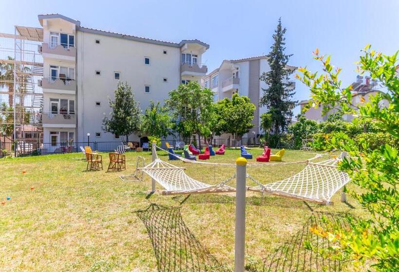 ホテル New Garden Side