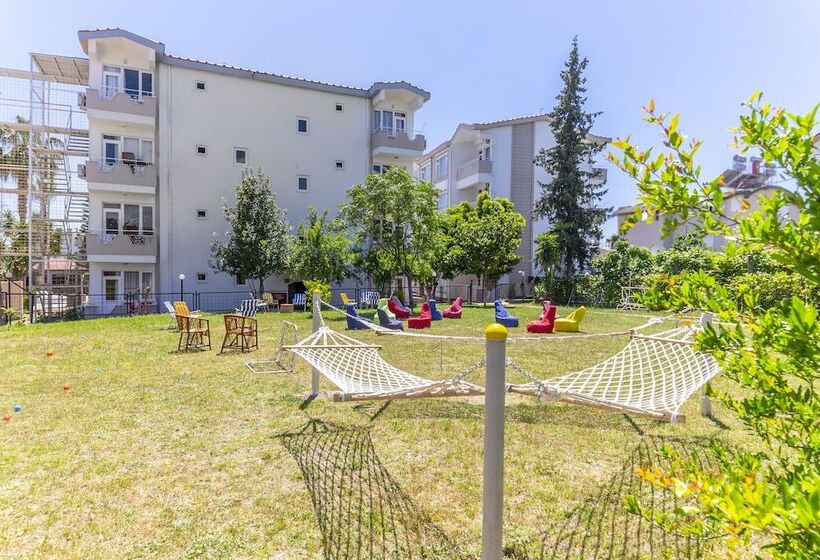 ホテル New Garden Side