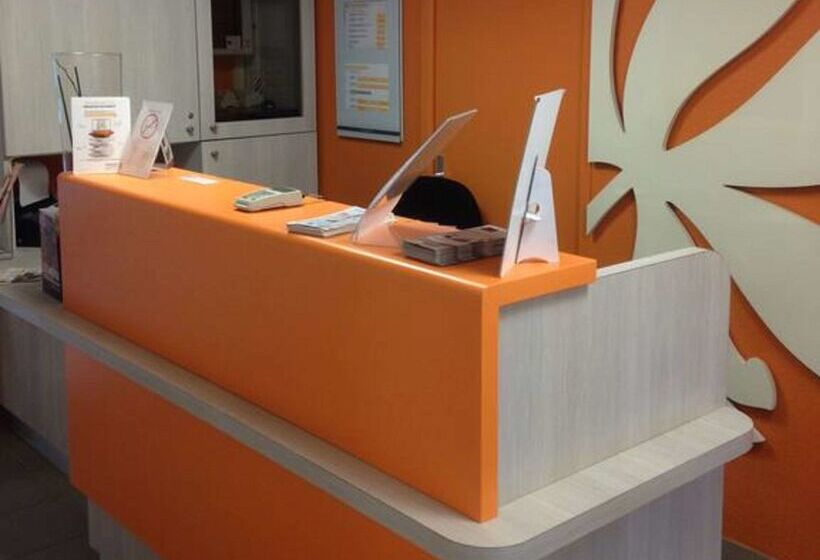 Отель Premiere Classe Charleville Mezieres