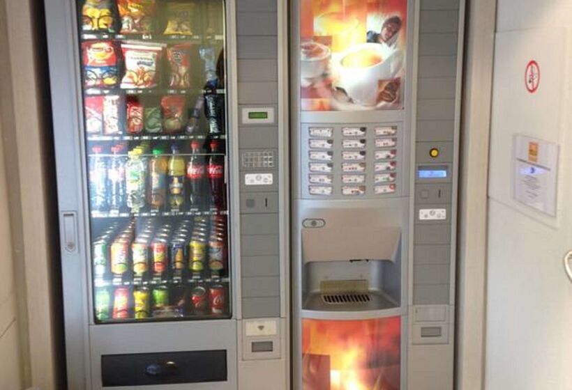 Отель Premiere Classe Charleville Mezieres