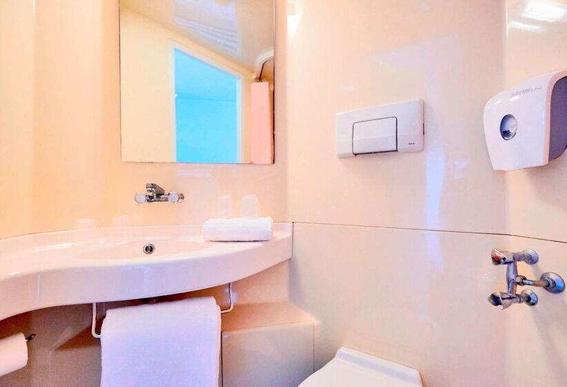 Отель Premiere Classe Charleville Mezieres