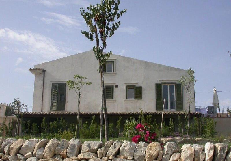 בית מלון כפרי Relais Parco Cavalonga