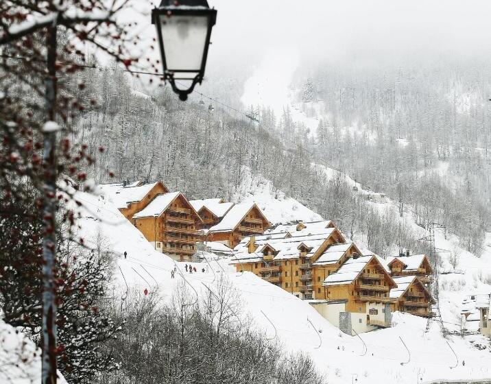 Отель Residence Odalys Le Hameau Et Les Chalets De La Vallee D Or