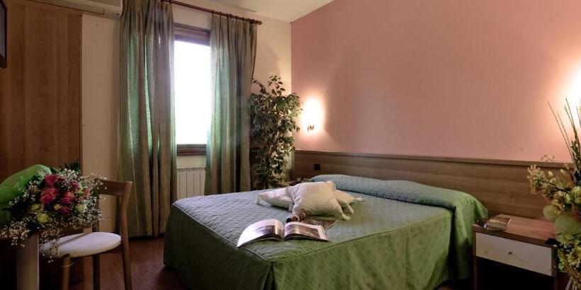 호텔 Ristorante Tre Leoni