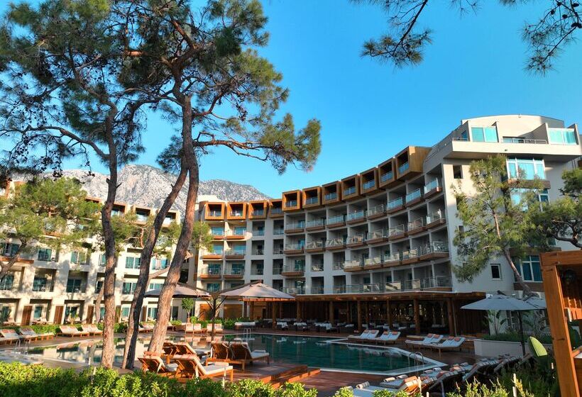 هتل Rixos Sungate, The Land of Legends Access