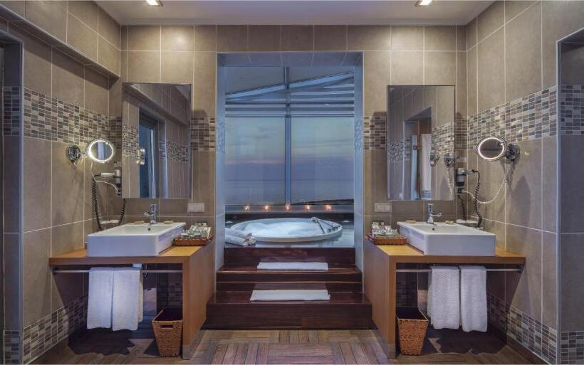 Отель Rixos Sungate, The Land of Legends Access