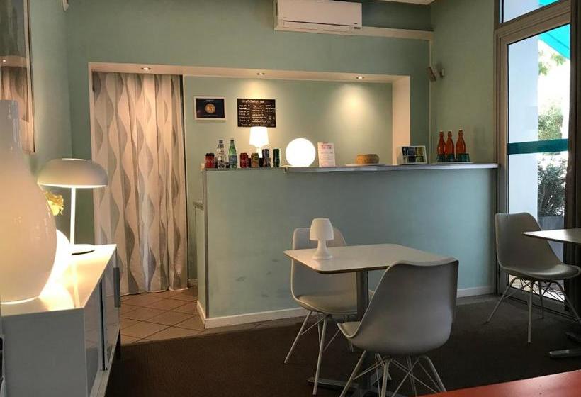 فندق Saintcharles