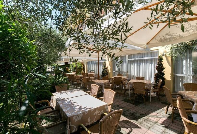 Отель Serenella