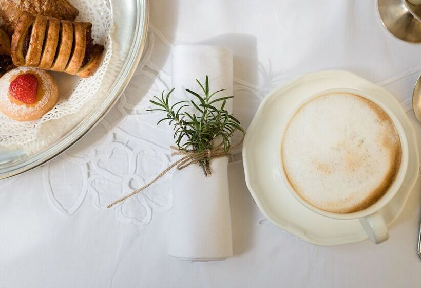 Отель Serenella