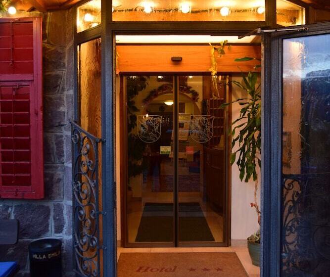 ホテル Villa Emilia