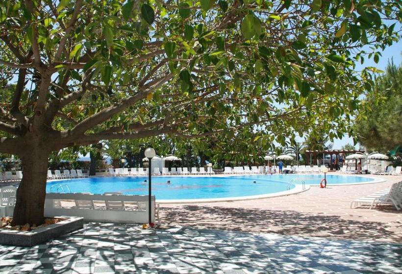 בית מלון כפרי Villaggio Club Altalia