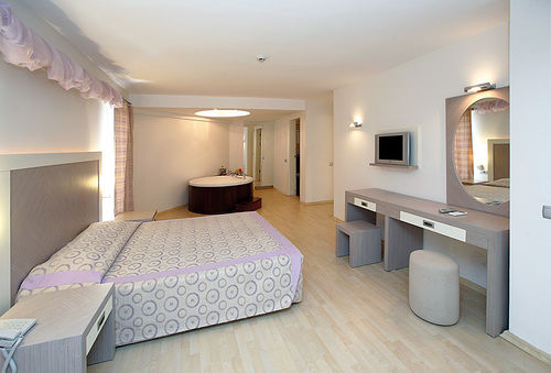 Costa Queen Resort Hotel