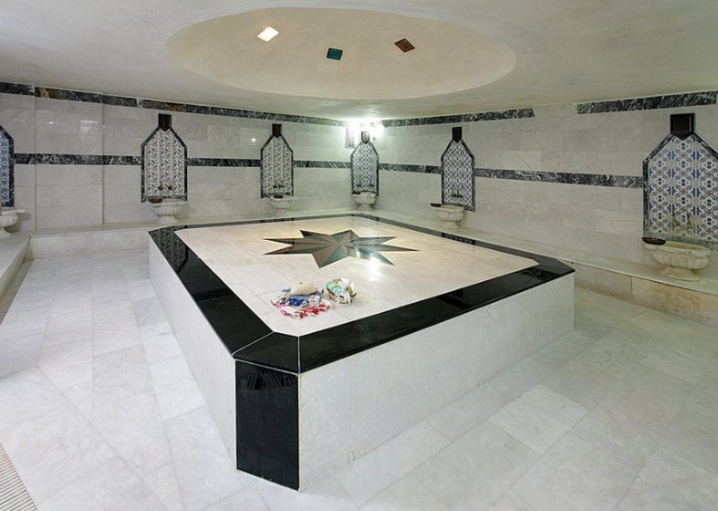 Costa Queen Resort Hotel