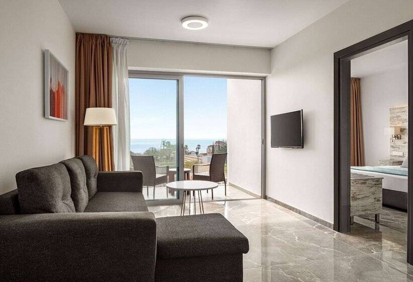 리조트 Ramada Hotel & Suites By Wyndham Ayia Napa