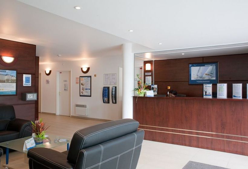 Comfort Suites Le Port Marly Paris Ouest