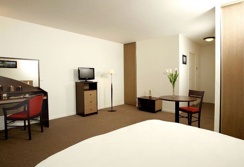 Comfort Suites Le Port Marly Paris Ouest
