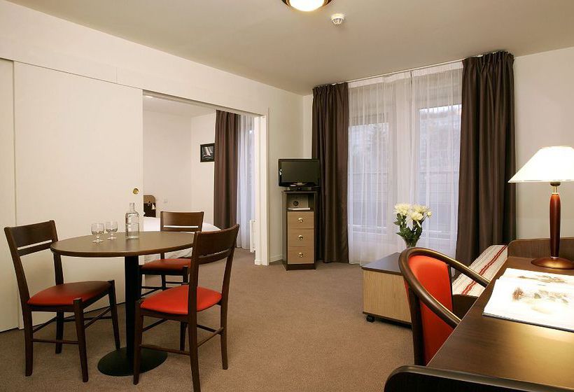 Comfort Suites Le Port Marly Paris Ouest