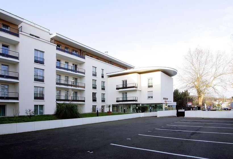 Comfort Suites Le Port Marly Paris Ouest