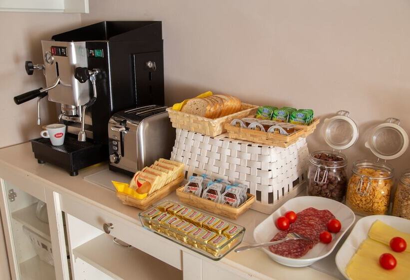 تختخواب و صبحانه Piccolo Imperiale