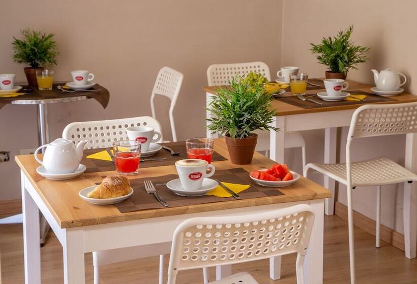 تختخواب و صبحانه Piccolo Imperiale