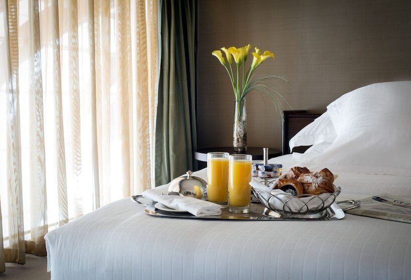 Dubai International Hotel, Dubai Airport