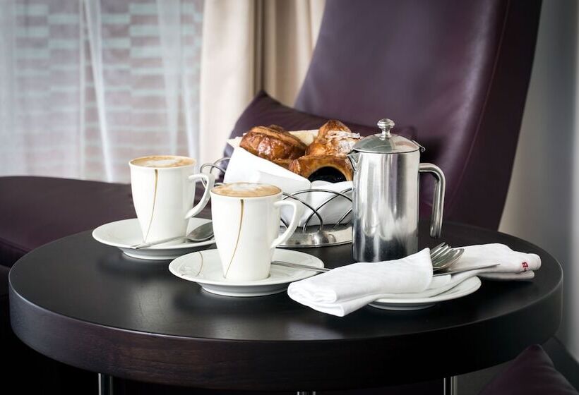 Dubai International Hotel, Dubai Airport