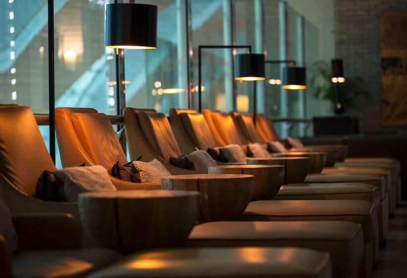 Dubai International Hotel, Dubai Airport