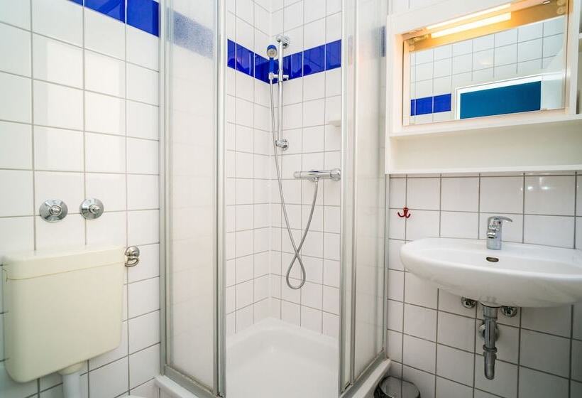 فندق Amstel House Hostel