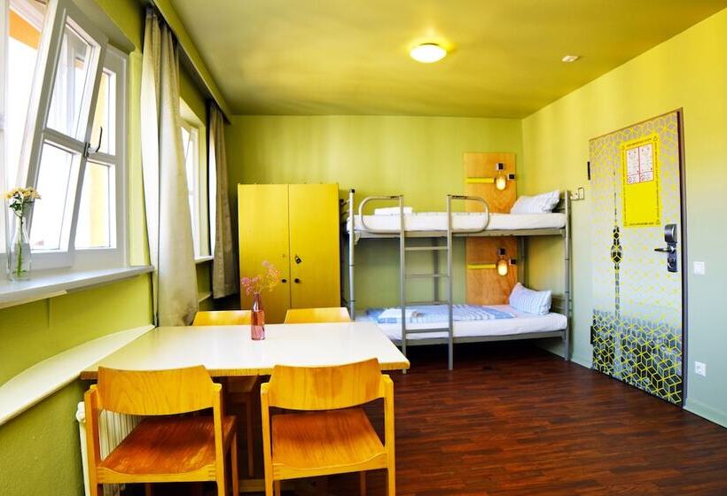 هتل Amstel House Hostel