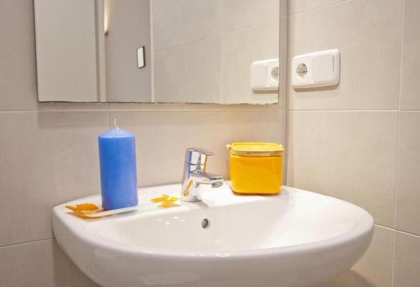 Отель Barcelona City