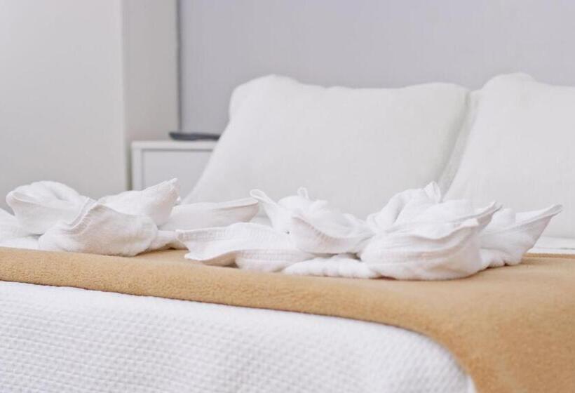 Отель Barcelona City