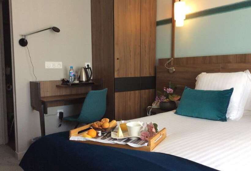 هتل Best Western Le Duguesclin Hôtel Restaurant