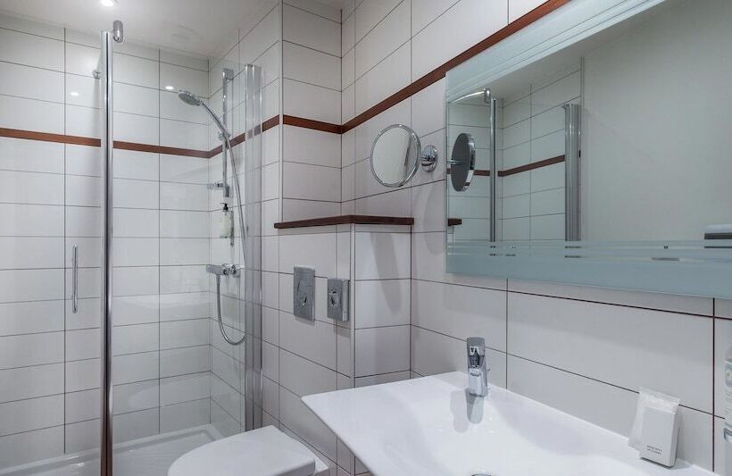 هتل Best Western Le Duguesclin Hôtel Restaurant