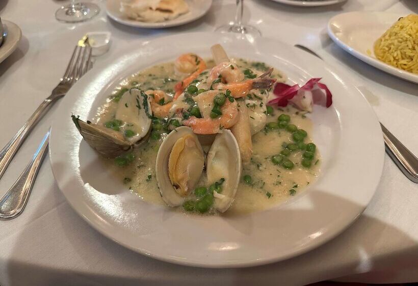 Отель Best Western Queens Gold Coast