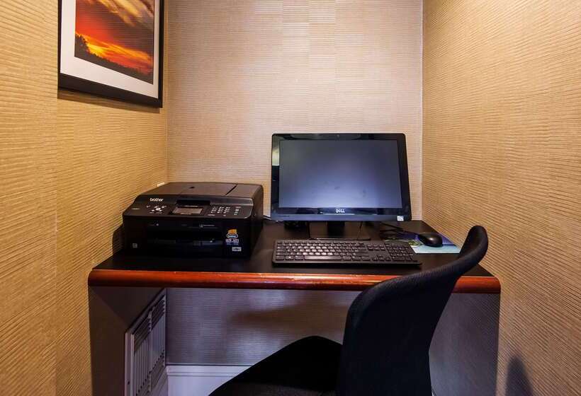 Отель Best Western Queens Gold Coast