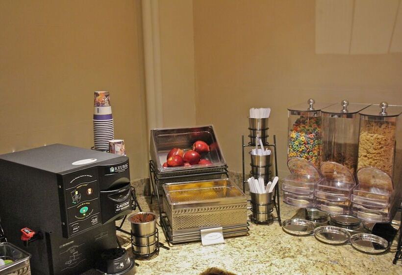 Отель Best Western Queens Gold Coast