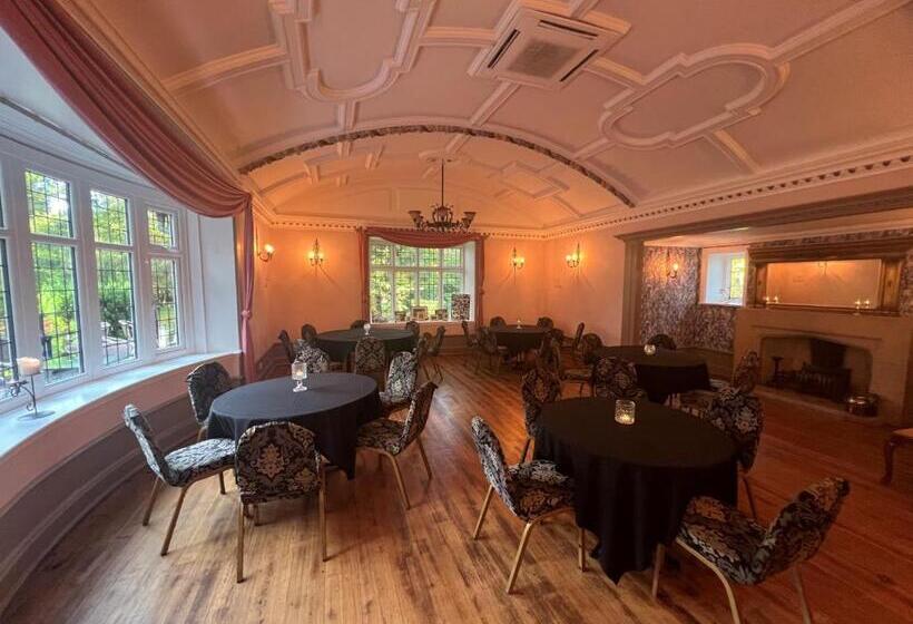 Отель Brook Hall