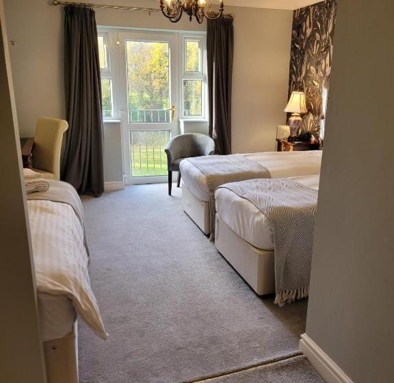 Отель Brook Hall