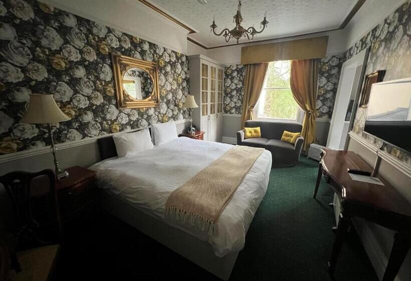 Отель Brook Hall