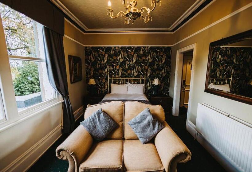 Отель Brook Hall