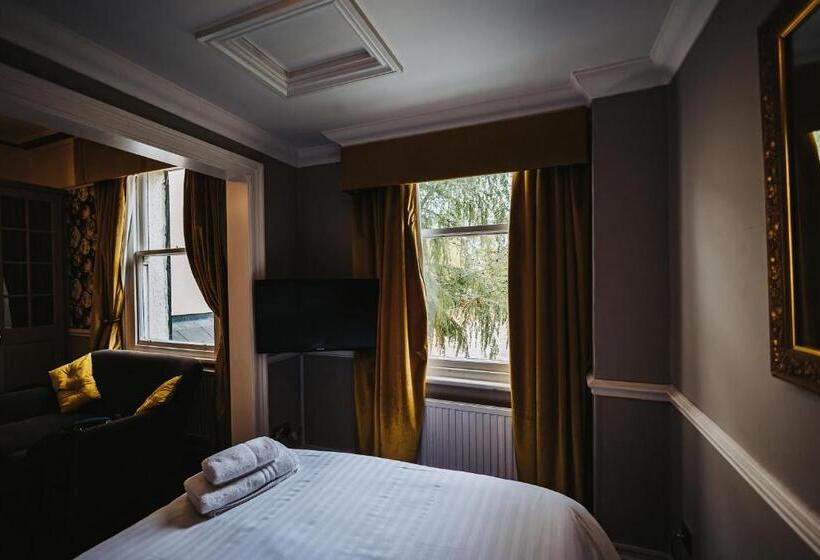 Отель Brook Hall