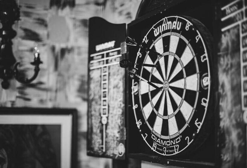 Отель Brook Hall