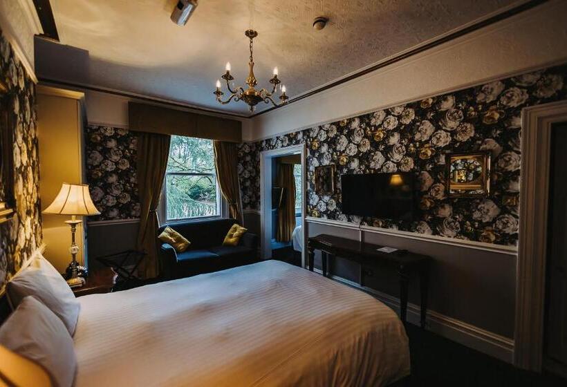 Отель Brook Hall