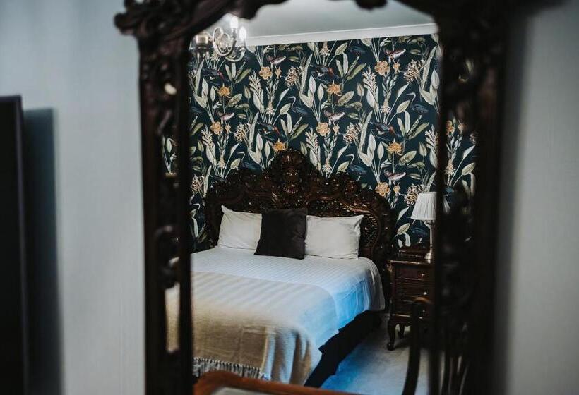 Отель Brook Hall