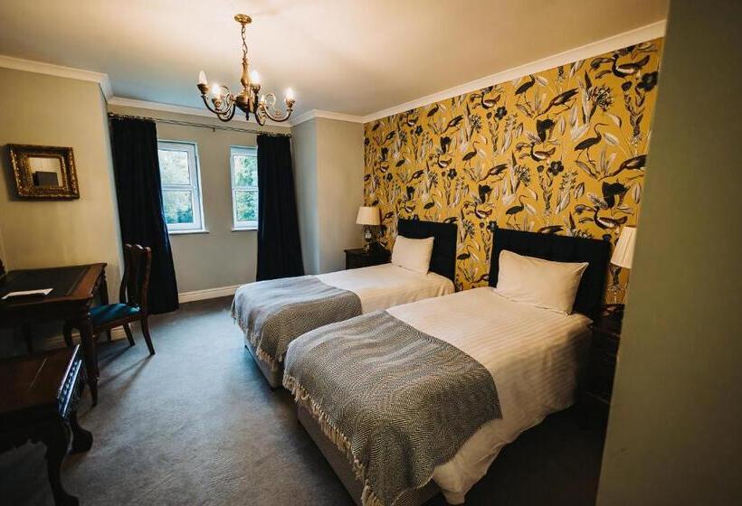 Отель Brook Hall