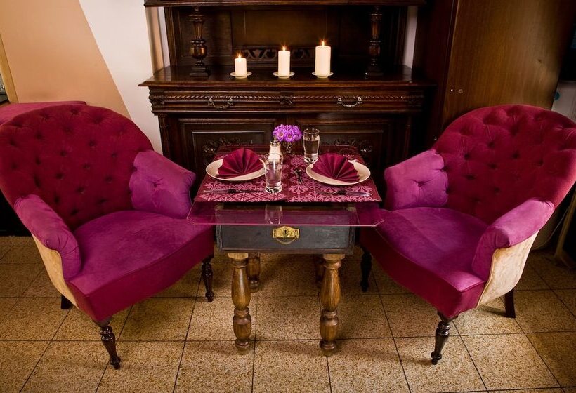 בית מלון כפרי Castle Inn