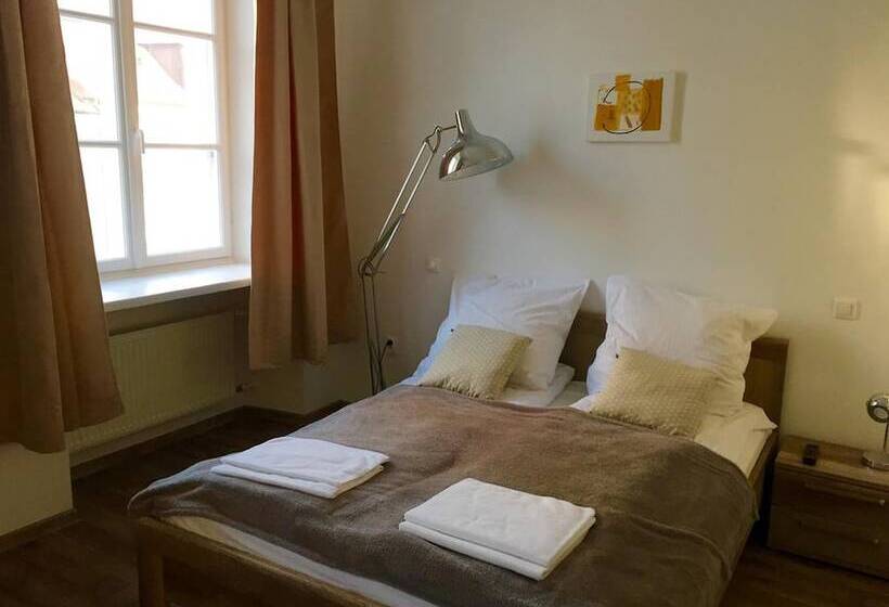 בית מלון כפרי Castle Inn