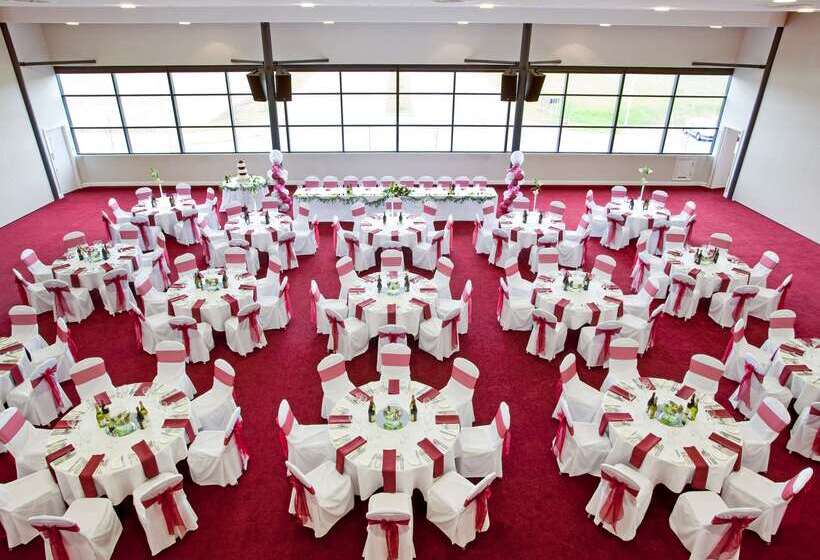 ホテル Doubletree By Hilton  Milton Keynes