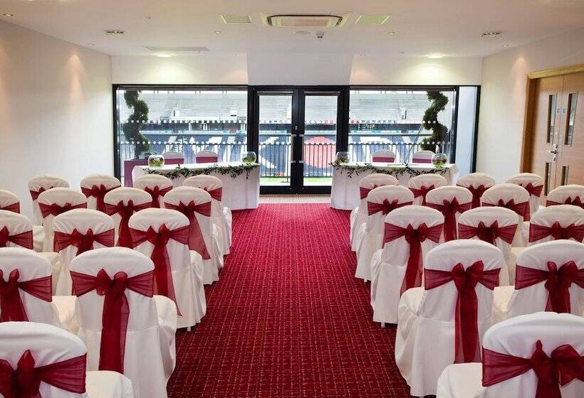 ホテル Doubletree By Hilton  Milton Keynes