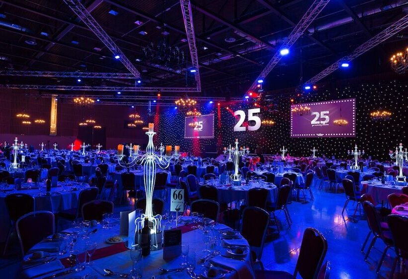 ホテル Doubletree By Hilton  Milton Keynes